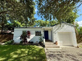 1102 NE 116th St in Biscayne Park, FL - Building Photo