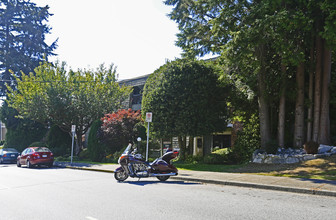 The Pauline in White Rock, BC - Building Photo - Building Photo