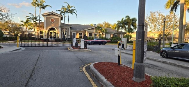 property at 5818 Hampton Hills Blvd