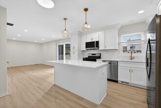 2301 Providence Ct in Naperville, IL - Building Photo - Building Photo