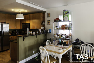3023 N Oakley Ave, Unit 2 in Chicago, IL - Building Photo - Building Photo