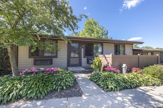 Pineridge Apartments in Grand Rapids, MI - Building Photo - Building Photo