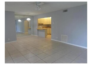 3560 Pine Needle Dr in Greenacres, FL - Building Photo - Building Photo