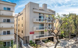 132 Clark Dr in Los Angeles, CA - Building Photo