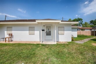 2020 Rosalee St in La Marque, TX - Building Photo - Building Photo