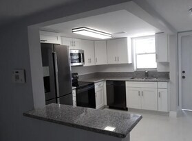 4158 SW 66th Way in Davie, FL - Building Photo