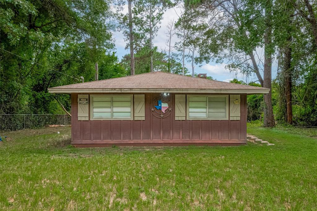 201 Ivanhoe Dr E in Woodville, TX - Building Photo