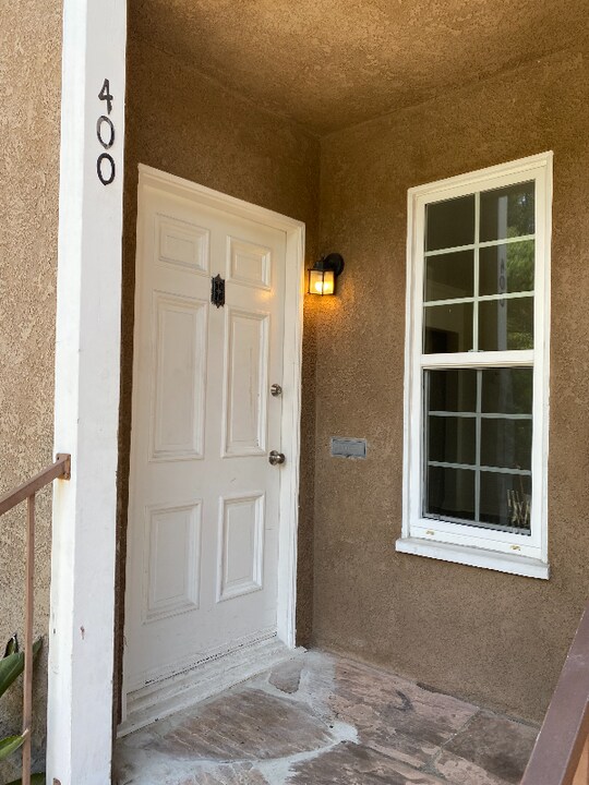 400 Landfair Ave in Los Angeles, CA - Building Photo