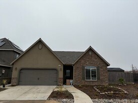 3806 N Alamos Ave in Clovis, CA - Building Photo