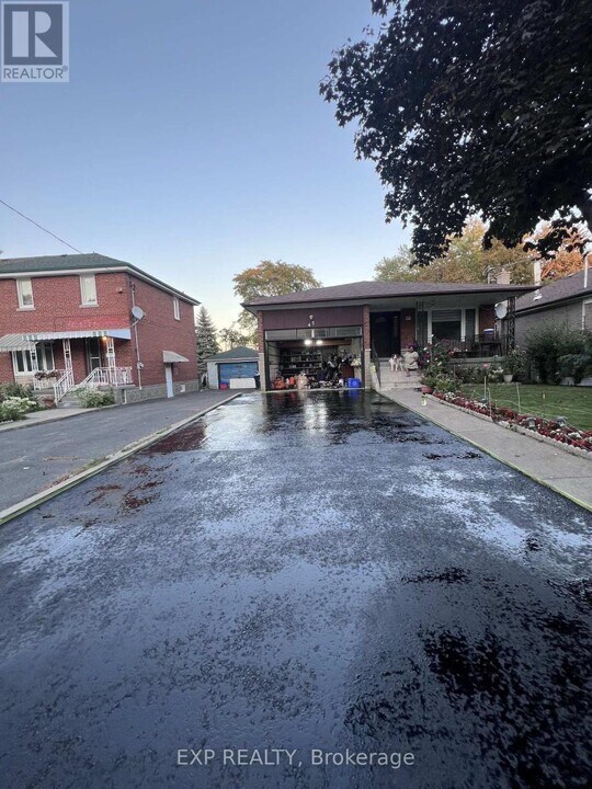 47 Winter Ave in Toronto, ON - Building Photo