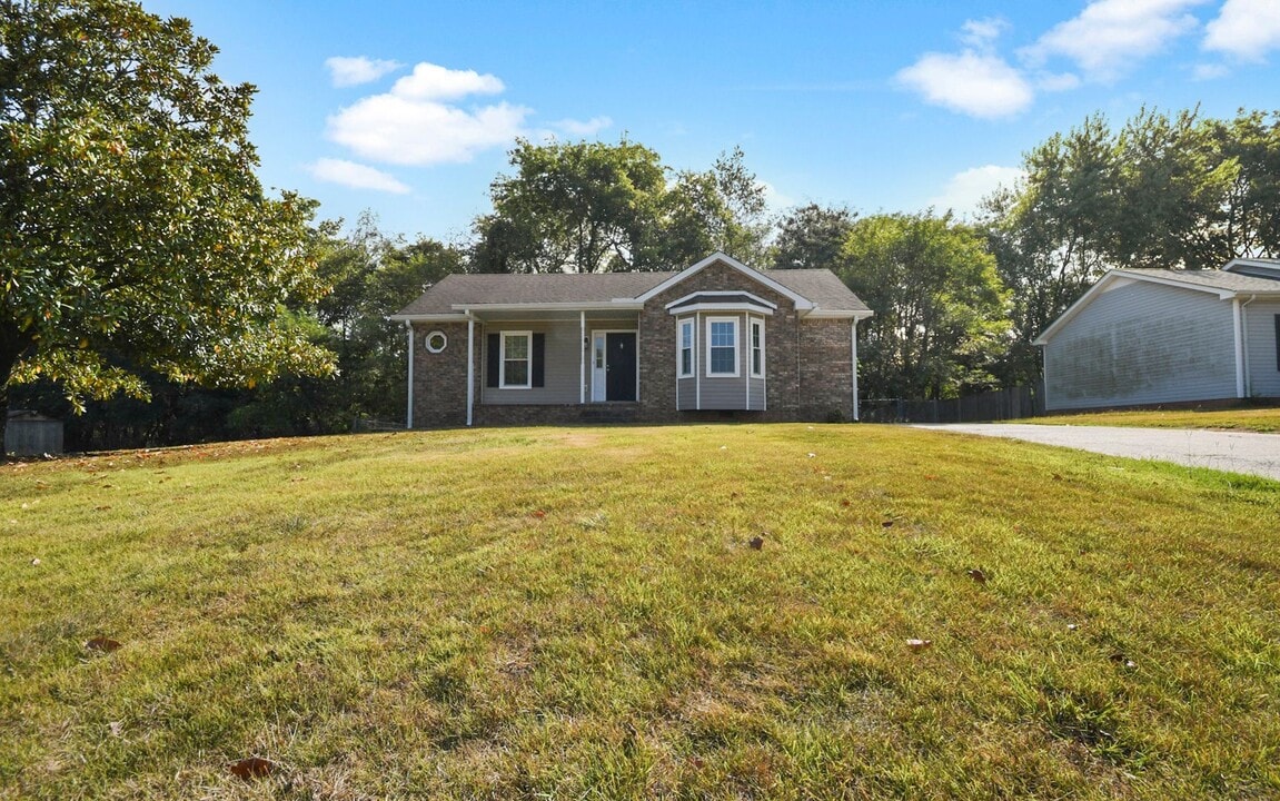2833 Teakwood Dr in Clarksville, TN - Building Photo