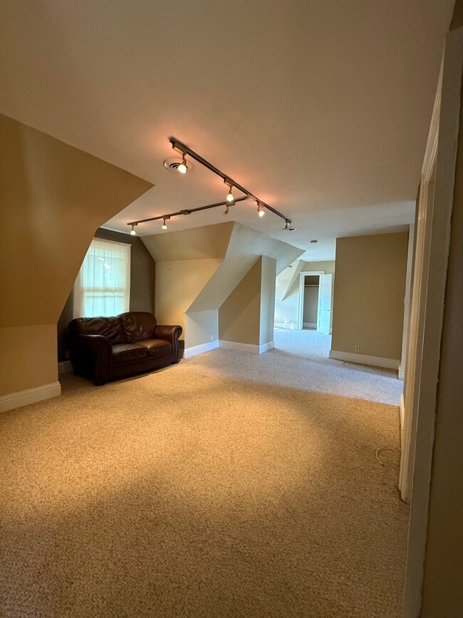 805 W Ferry St, Unit 3rd Floor in Buffalo, NY - Building Photo - Building Photo