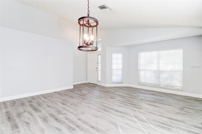 29806 Morningmist Dr in Zephyrhills, FL - Building Photo - Building Photo