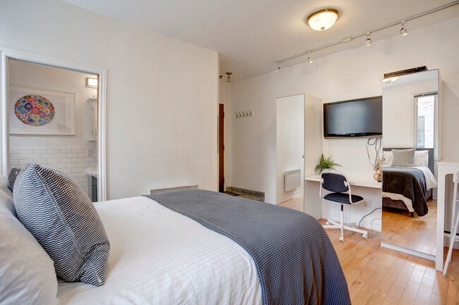 property at 925 Rue Cherrier