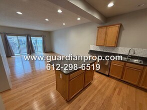 2495 121st Cir NE in Blaine, MN - Foto de edificio - Building Photo