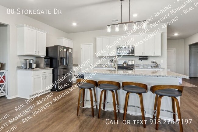 80 Stonegate Dr in Pryor, OK - Building Photo - Building Photo