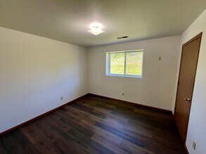 127-127 Weise Pkwy in Bourbon, MO - Building Photo - Building Photo