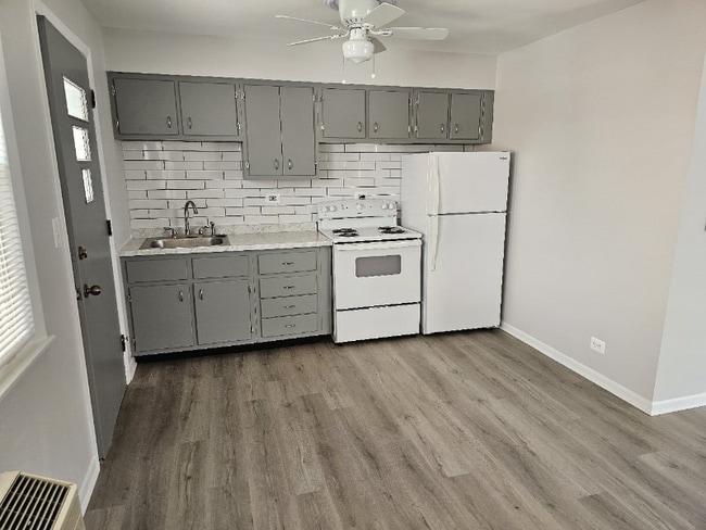 4855 Elm St in Skokie, IL - Foto de edificio - Building Photo