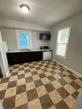 615 W White St in Champaign, IL - Building Photo - Building Photo