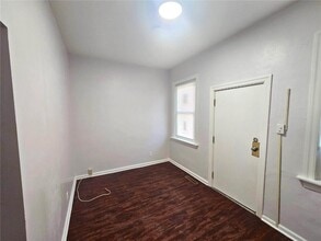 221 N High St in Belleville, IL - Building Photo - Building Photo