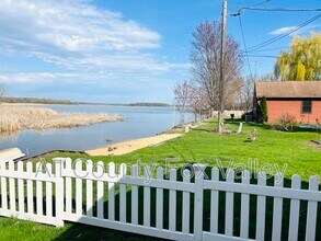 37998 N Nora Pl in Spring Grove, IL - Building Photo - Building Photo