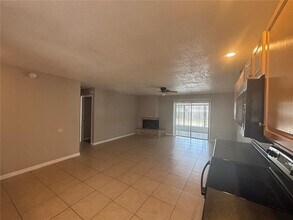 337 Fisher Dr in Deltona, FL - Building Photo - Building Photo