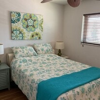 1014 Manatee Rd, Unit 203 in Naples, FL - Building Photo