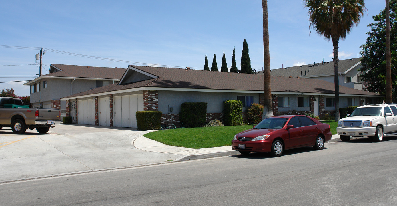 7811 Glencoe Ave in Huntington Beach, CA - Foto de edificio