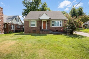 1056 Campbell St in Jackson, TN - Building Photo