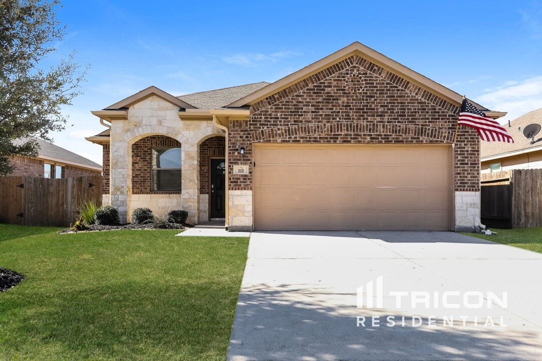 111 Piney Pathway in Magnolia, TX - Building Photo