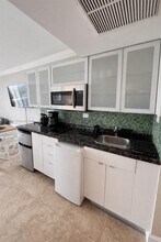 19201 Collins Ave, Unit 436 in Sunny Isles Beach, FL - Foto de edificio - Building Photo