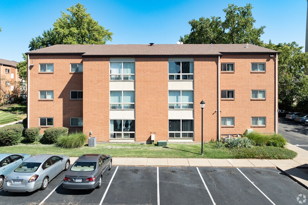 West End Terrace Apartments in St. Louis, MO - Building Photo