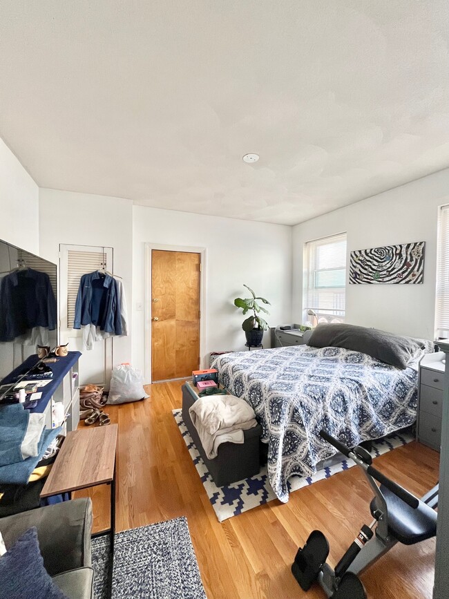 1411 Commonwealth Ave, Unit 404 in Boston, MA - Building Photo - Building Photo