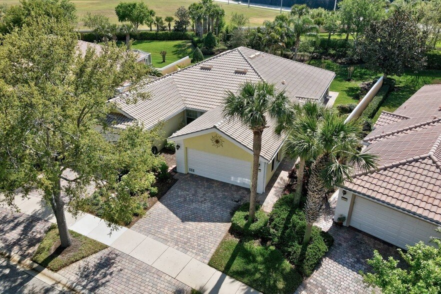 4959 Corsica Square in Vero Beach, FL - Building Photo