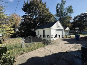 9576 Columbia St in Redford Township, MI - Foto de edificio - Building Photo