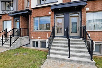 816 Mikinak Rd in Ottawa, ON - Building Photo - Building Photo