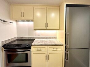 75 Cambridge Pky, Unit PH10 in Cambridge, MA - Foto de edificio - Building Photo