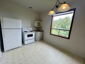 1848 Meade Ave in North Bend, OR - Building Photo - Building Photo