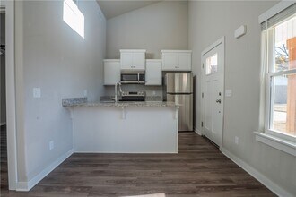 704 N Honey Locust Bnd in Fayetteville, AR - Building Photo - Building Photo