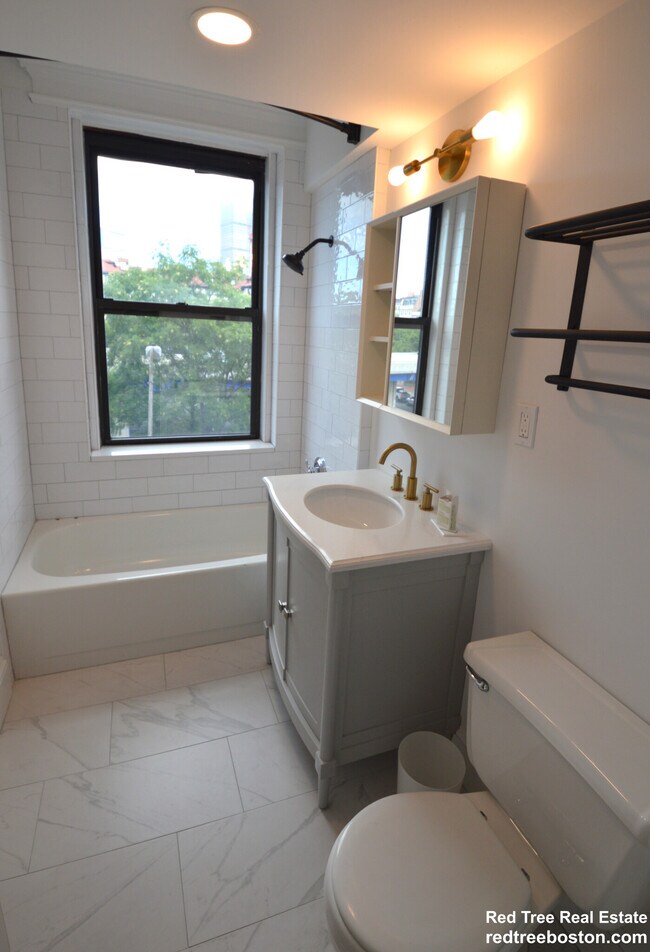 464 Commonwealth Ave, Unit 3 in Boston, MA - Building Photo - Building Photo