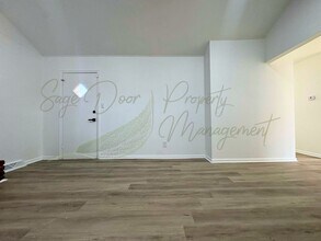 2010 N 73rd Terrace in Kansas City, KS - Foto de edificio - Building Photo