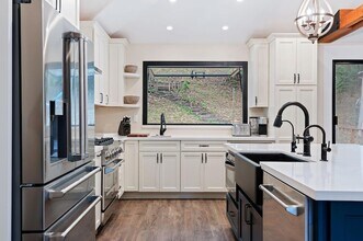 914 W Anapamu St, Unit 314 in Santa Barbara, CA - Building Photo - Building Photo