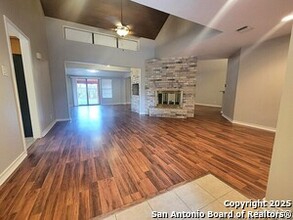9211 Horse Heath in San Antonio, TX - Foto de edificio - Building Photo