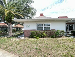 4326 Tahitian Gardens Cir, Unit 14E in Holiday, FL - Foto de edificio - Building Photo