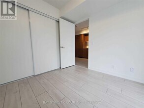 60-2560 Shuter St in Toronto, ON - Building Photo - Building Photo