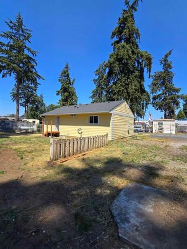 14906 Woodbrook Dr SW in Lakewood, WA - Building Photo - Building Photo