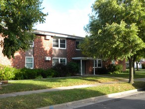 Suburban Appleton Brick Eight Family in Little Chute, WI - Building Photo - Building Photo