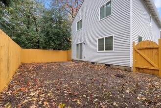 203 SE 129th Ave in Portland, OR - Building Photo - Building Photo