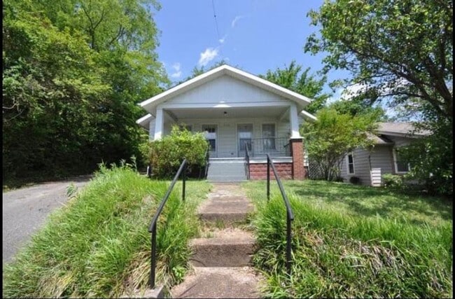 property at 208 W 12th St