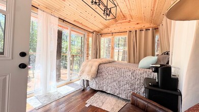 54710 Crane Valley Ct, Unit 3 in Bass Lake, CA - Foto de edificio - Building Photo